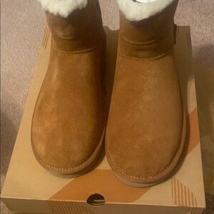 Koolaburra Tan Ankle Boots with Plush Lining and Slip-On Design